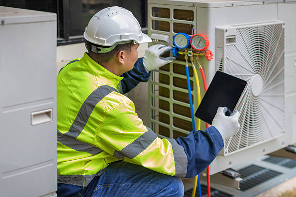 Professional Hvac technician working in Richardson, TX